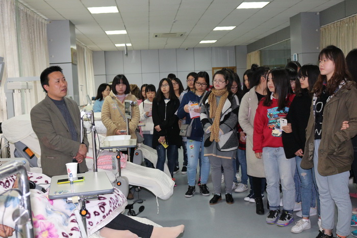 经济学院师生参观盐城市中心血站(三).JPG 经济学院师生参观盐城市中心血站(三).JPG