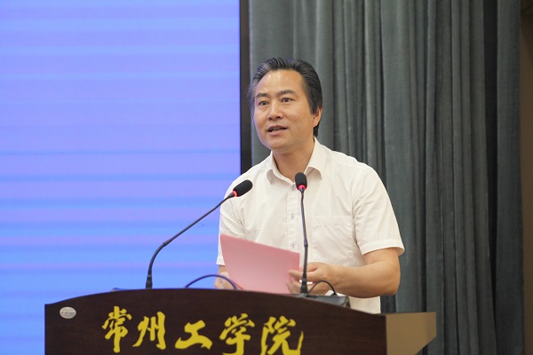 首页 学会动态 正文     开幕式上,常州工学院校长汤正华教授致欢迎辞